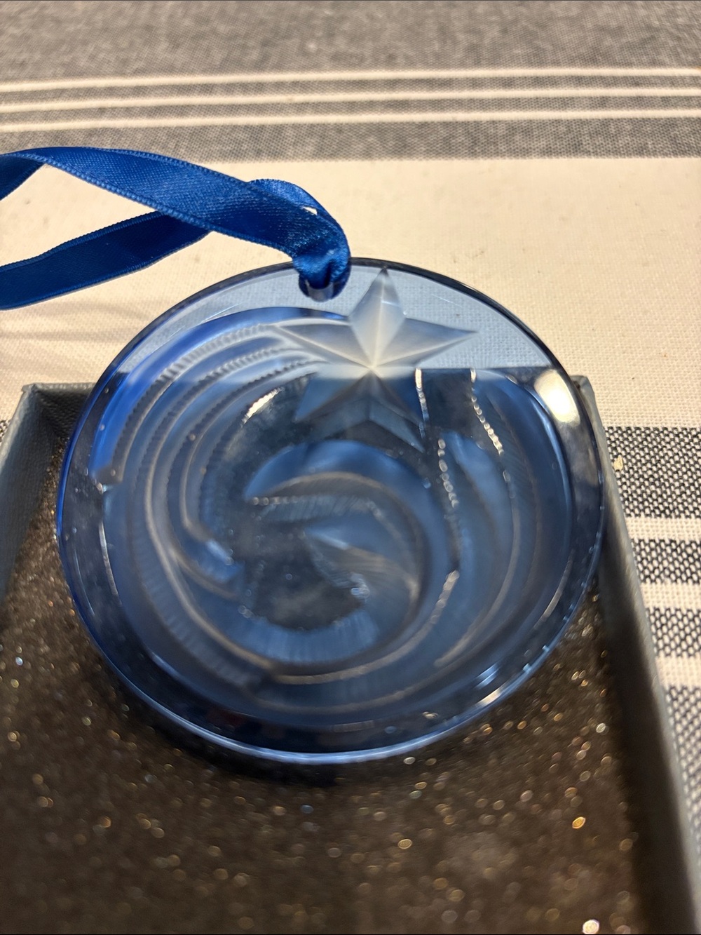 Lalique Noel 2000 Sapphire Blue Comet Crystal Christmas Ornament.